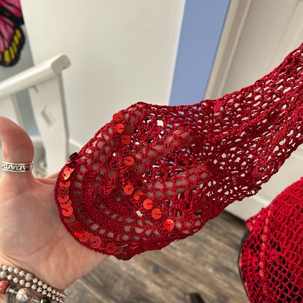 TEMPTATION | ruby red crochet top - Picture 5 of 12
